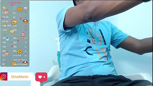 Snapshot of mike_black_22 chatting on 10/05/25, 04:27 mike black 22 online show from 10/05/25, 04:27