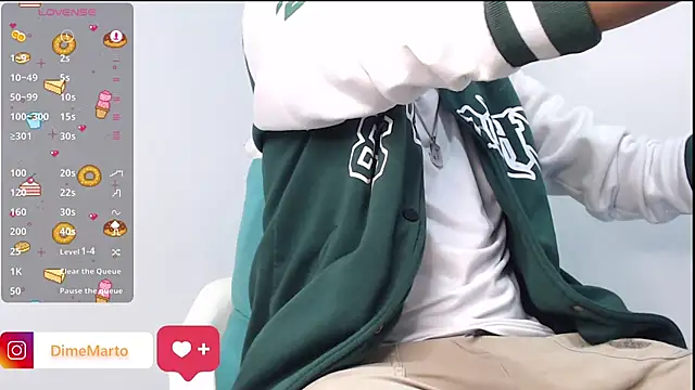 Snapshot of mike_black_22 chatting on 10/26/25, 12:44 mike black 22 online show from 10/26/25, 12:44