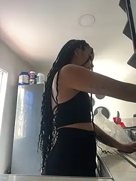 Snapshot of Samara_Hadi_ chatting on 10/28/25, 05:48 Samara Hadi online show from 10/28/25, 05:48