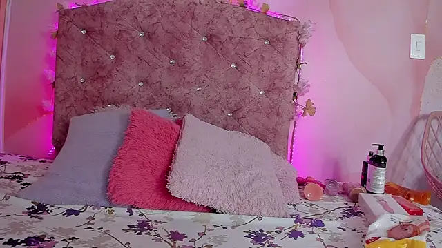 Mila grace  online show from 11/25/25, 06:41