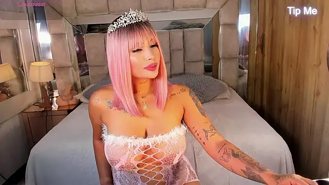 Snapshot of MaddyGray_ chatting on 10/18/25, 06:19 MaddyGray  online show from 10/18/25, 06:19