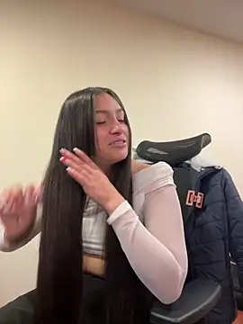 Alyha Cortes online show from 04/21/26, 01:50