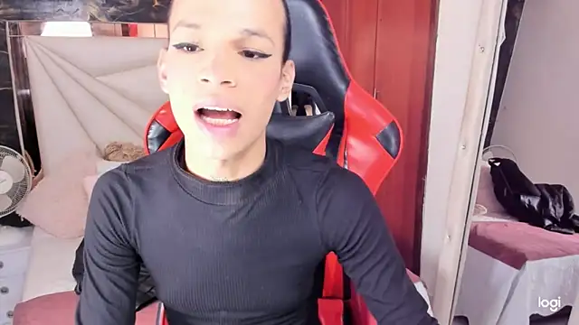 Snapshot of sara_slut21 chatting on 12/19/24, 03:41 sara slut21 online show from 12/19/24, 03:41