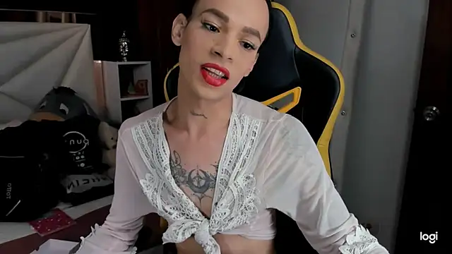 Snapshot of sara_slut21 chatting on 12/31/24, 11:53 sara slut21 online show from 12/31/24, 11:53