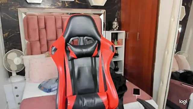 Snapshot of sara_slut21 chatting on 01/08/25, 09:34 sara slut21 online show from 01/08/25, 09:34