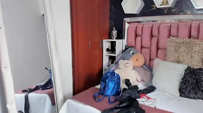 Snapshot of sara_slut21 chatting on 02/12/25, 09:11 sara slut21 online show from 02/12/25, 09:11