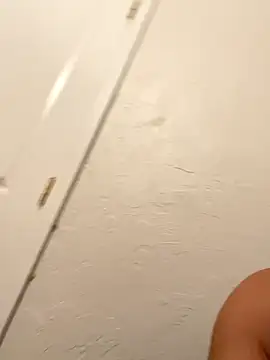 Snapshot of Peluchin22 chatting on 10/24/25, 04:09 Peluchin22 online show from 10/24/25, 04:09