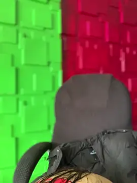 Snapshot of Linda_LS chatting on 10/14/25, 01:45 Linda LS online show from 10/14/25, 01:45