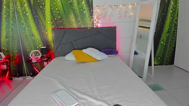 HollyTailors online show from 09/11/25, 05:29