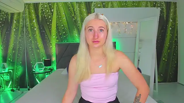 HollyTailors online show from 10/01/25, 05:35