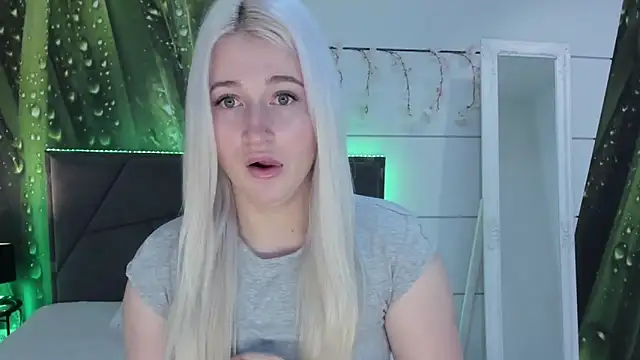 HollyTailors online show from 02/15/26, 06:10