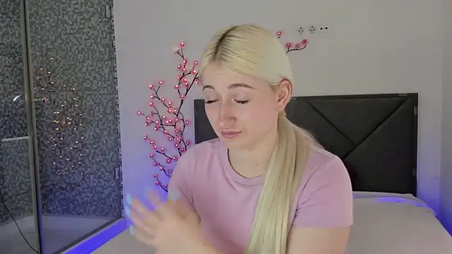 HollyTailors online show from 03/15/26, 01:06