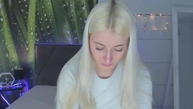 HollyTailors online show from 03/30/26, 05:41