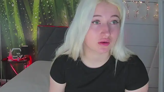 HollyTailors online show from 04/15/26, 05:36