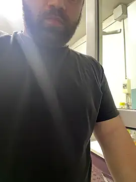 Snapshot of hardick582 chatting on 10/21/25, 07:58 hardick582 online show from 10/21/25, 07:58