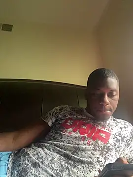 Snapshot of ThickDic28 chatting on 06/19/26, 01:04 ThickDic28 online show from 06/19/26, 01:04