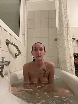 Emilia Mausi online show from 04/24/26, 07:27