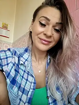 iSelena online show from 09/18/25, 04:58