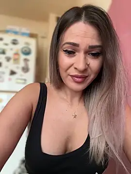 iSelena online show from 09/26/25, 05:55