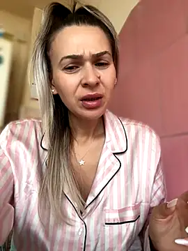 iSelena online show from 10/10/25, 05:50