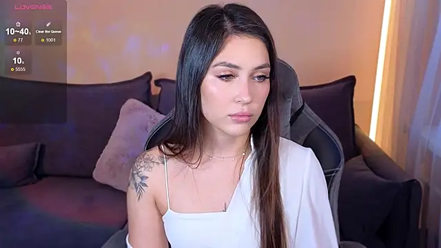 Snapshot of CarolineGuthrie chatting on 10/02/25, 01:07 CarolineGuthrie online show from 10/02/25, 01:07