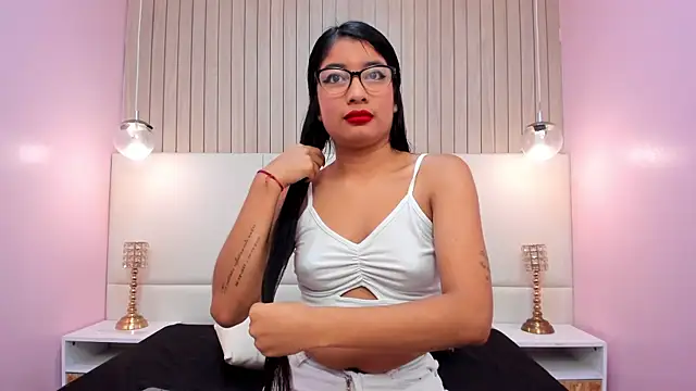 MelanyWayne  online show from 05/04/26, 05:53