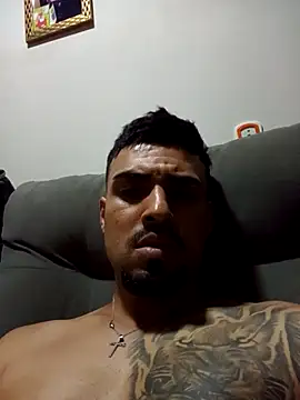 nnyzinho17 online show from 12/17/25, 09:32