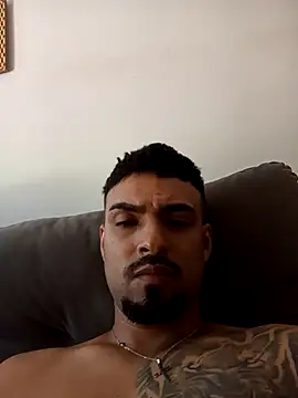 nnyzinho17 online show from 12/18/25, 04:57