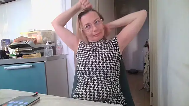 Snapshot of Sweetmurrr chatting on 07/14/26, 02:16 Sweetmurrr online show from 07/14/26, 02:16