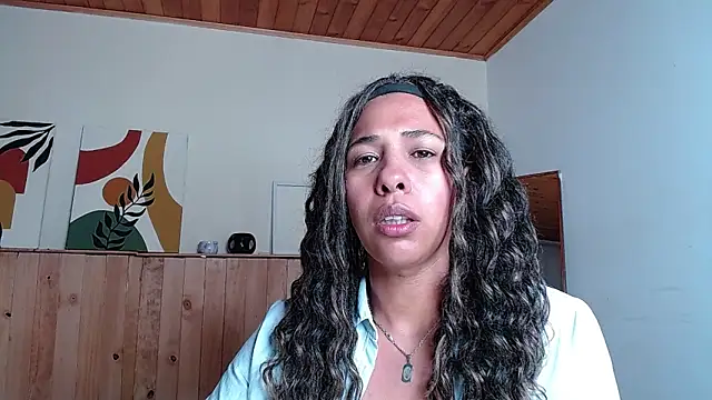 IVONNE COLLINS33 online show from 10/14/25, 10:54