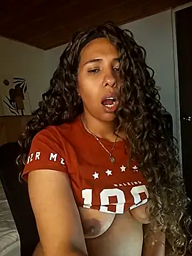 IVONNE COLLINS33 online show from 11/04/25, 12:54