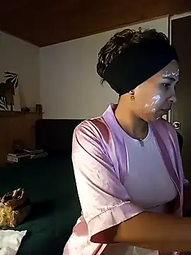 IVONNE COLLINS33 online show from 12/04/25, 10:24