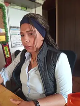 IVONNE COLLINS33 online show from 04/13/26, 03:28