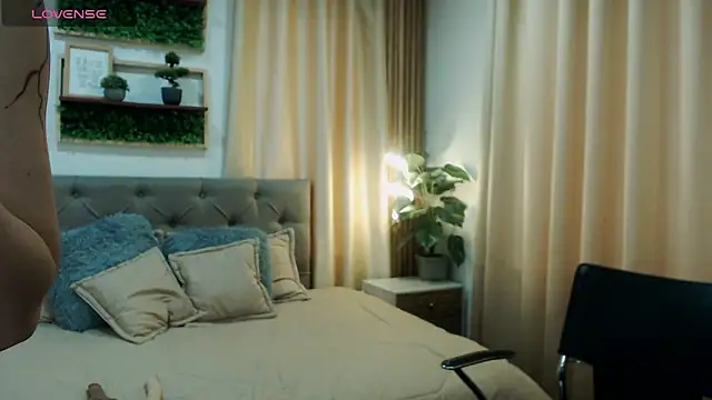 zohet kriss online show from 10/21/25, 02:40