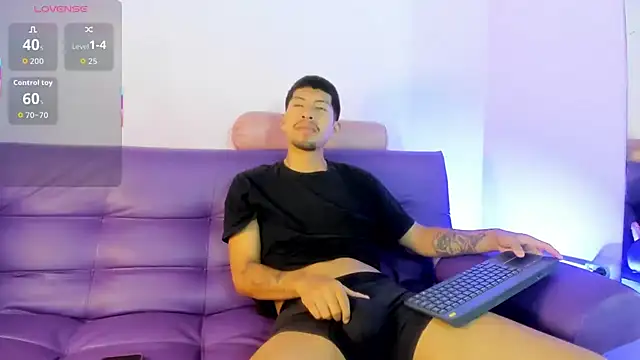 Snapshot of AxelAndJeremy chatting on 09/13/25, 03:50 AxelAndJeremy online show from 09/13/25, 03:50