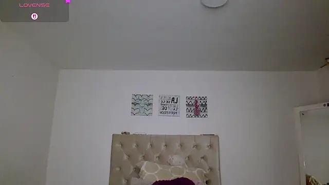 Snapshot of Ashley33_ chatting on 11/22/25, 12:42 Ashley33 online show from 11/22/25, 12:42