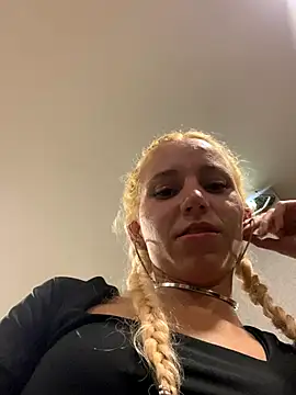 Snapshot of Bruna551 chatting on 10/18/25, 02:58 Bruna551 online show from 10/18/25, 02:58