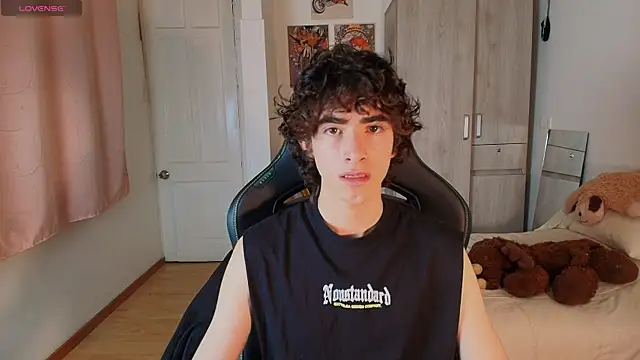 Nude Boy18 online show from 12/01/25, 02:38