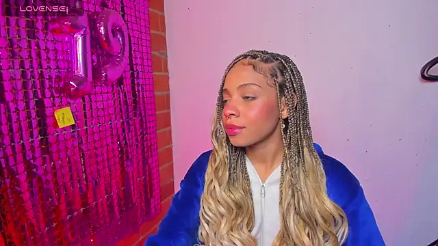 yumi hanna online show from 09/30/25, 11:10