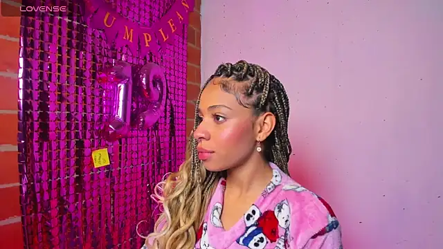 yumi hanna online show from 10/03/25, 12:07