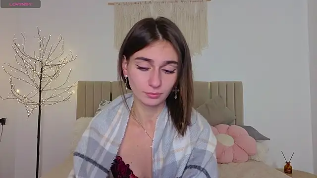 Little mia   online show from 11/19/25, 10:54