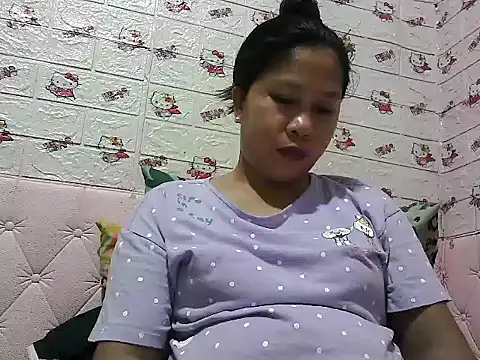 Snapshot of Pilipinalyn23 chatting on 05/22/26, 01:17 Pilipinalyn23 online show from 05/22/26, 01:17