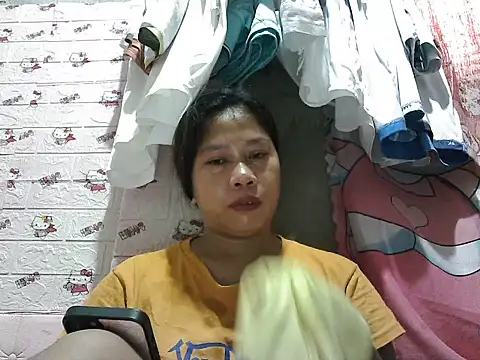 Snapshot of Pilipinalyn23 chatting on 06/13/26, 11:35 Pilipinalyn23 online show from 06/13/26, 11:35