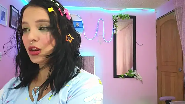 MiSofialeal online show from 10/17/25, 03:47