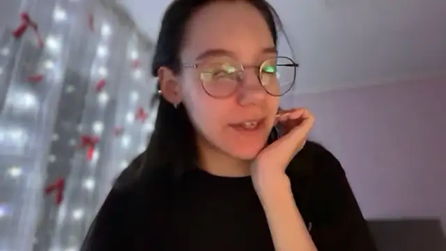 Snapshot of Vietero chatting on 03/25/26, 10:49 Vietero online show from 03/25/26, 10:49