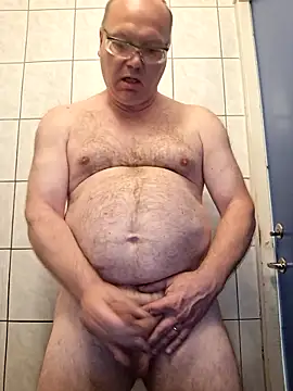 Snapshot of pettson72 chatting on 06/20/26, 04:10 pettson72 online show from 06/20/26, 04:10
