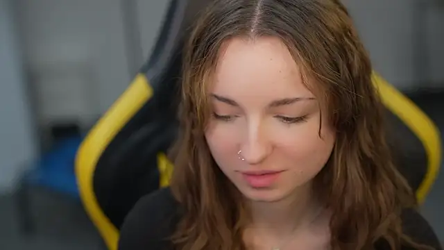 Snapshot of Adele_beauty chatting on 03/31/26, 11:32 Adele beauty online show from 03/31/26, 11:32