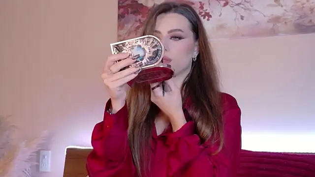 Sienna Voss online show from 05/17/26, 08:27
