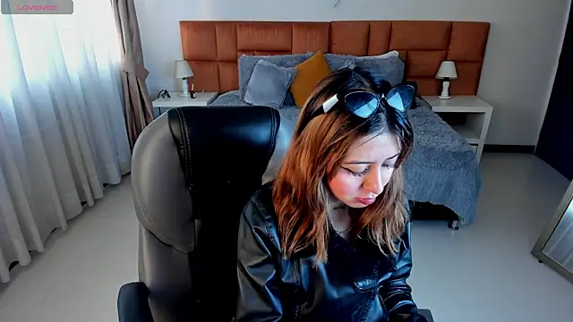 Catti Brie online show from 10/23/25, 11:42