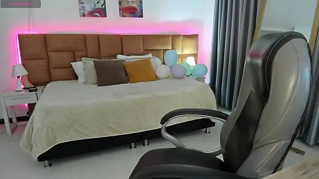 Snapshot of Catti_Brie chatting on 05/19/26, 11:49 Catti Brie online show from 05/19/26, 11:49